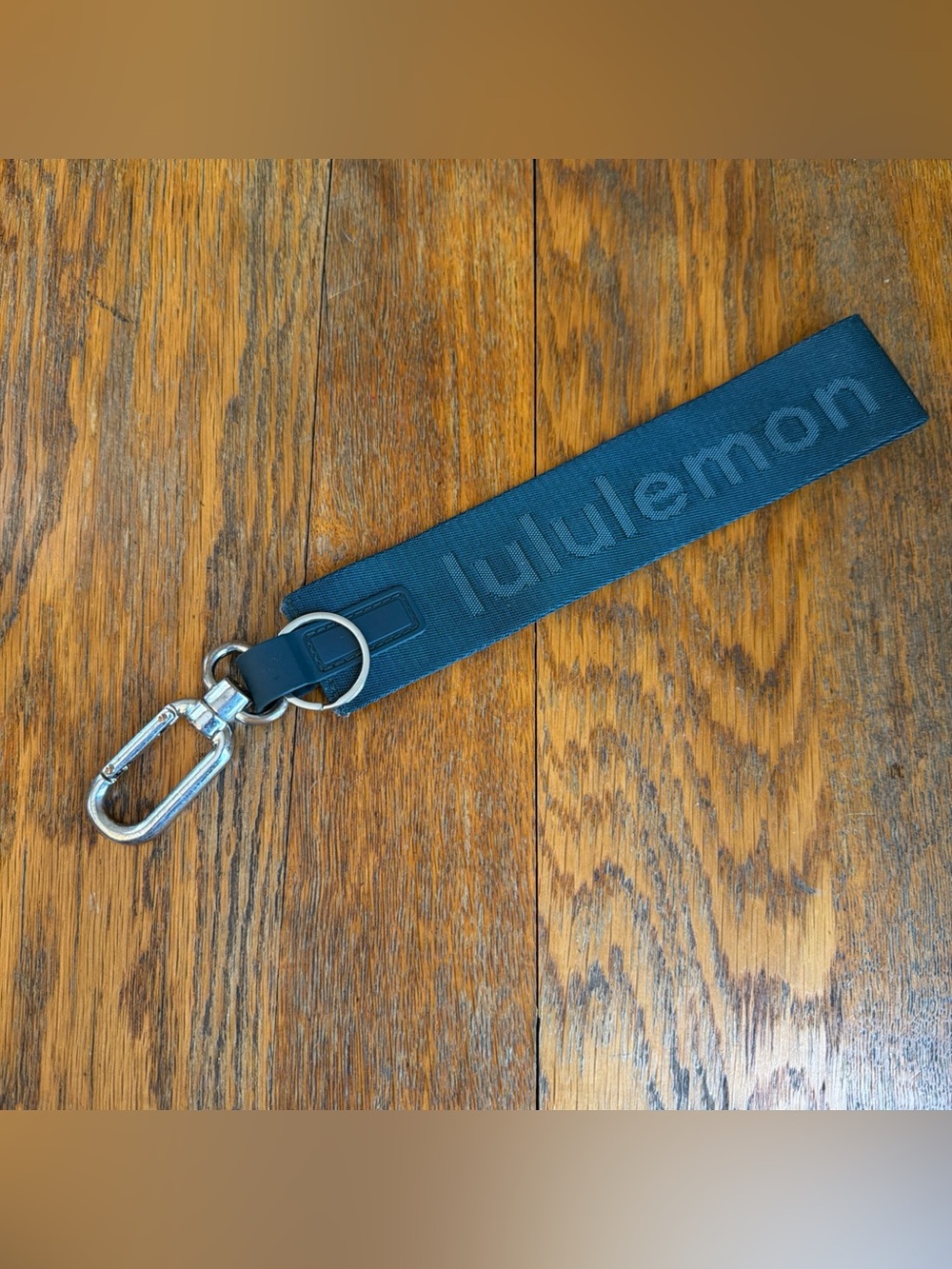 Lululemon Never Lost Lanyard Key Chain Green Preowned 

12” long